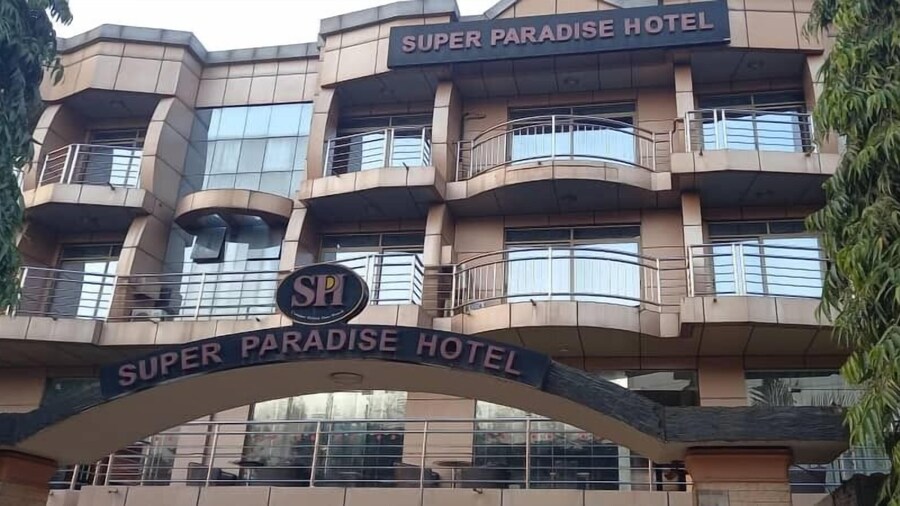 Super Paradise Hotel