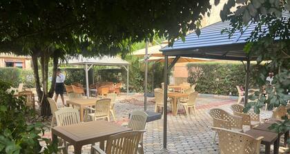 Super Paradise Hotel