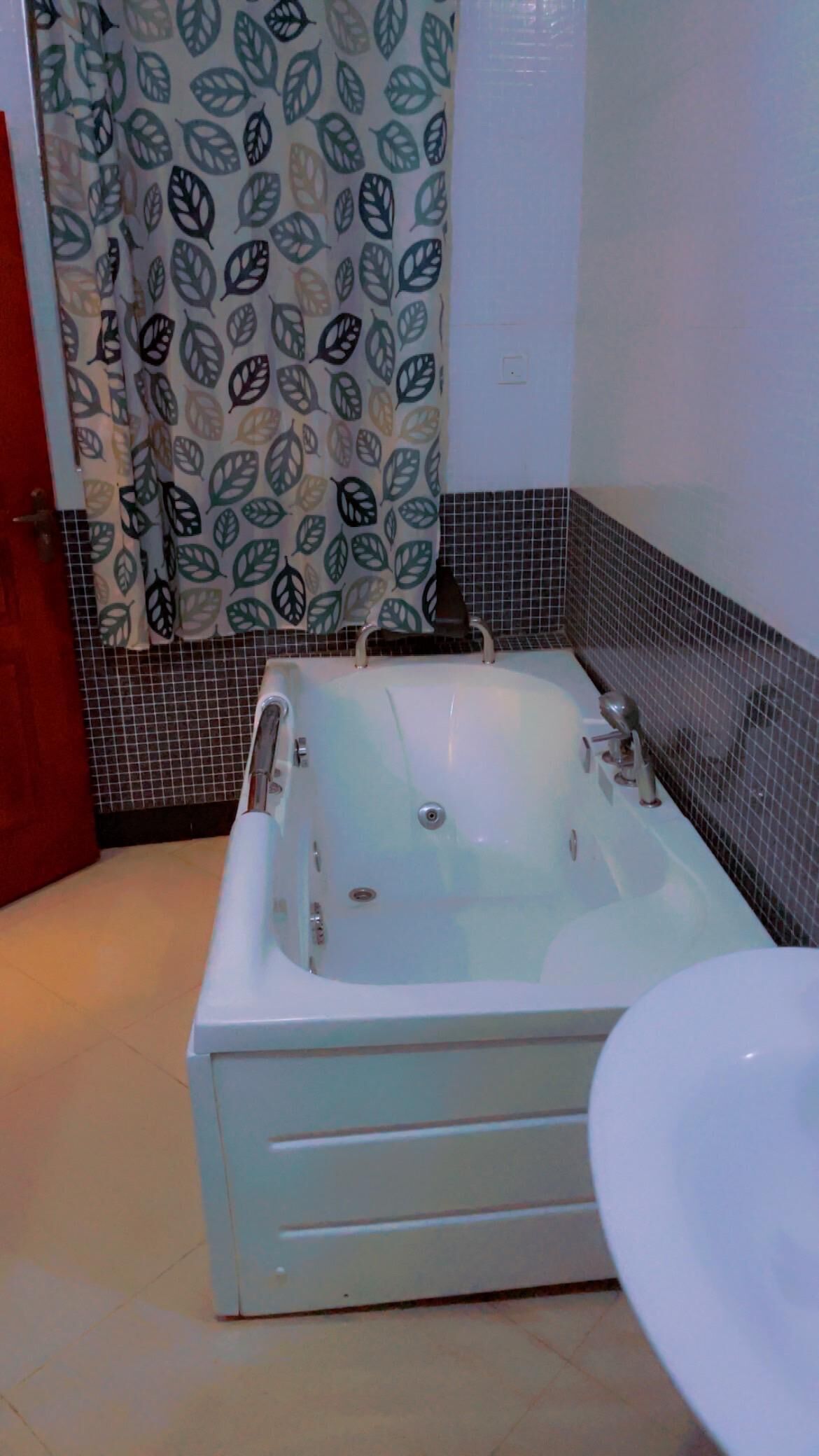 Comfort Double Room Single Use, 1 Queen Bed, Non Smoking, Garden View | Bathroom | Free toiletries, slippers, towels, soap