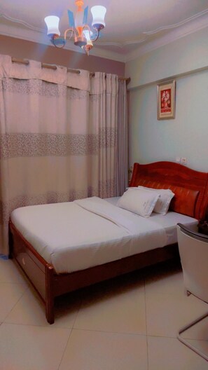Desk, laptop workspace, iron/ironing board, free WiFi