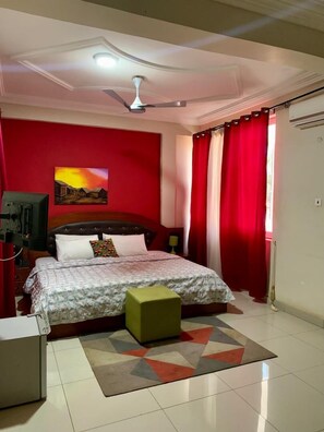 Bureau, espace de travail pour ordinateur portable