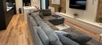 Contemporary 2BR w/ WiFi & Netflix - City Centre Nr Cliffs Pavillion