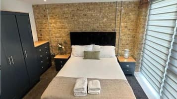 2 habitaciones, tabla de planchar con plancha y cuna de viaje