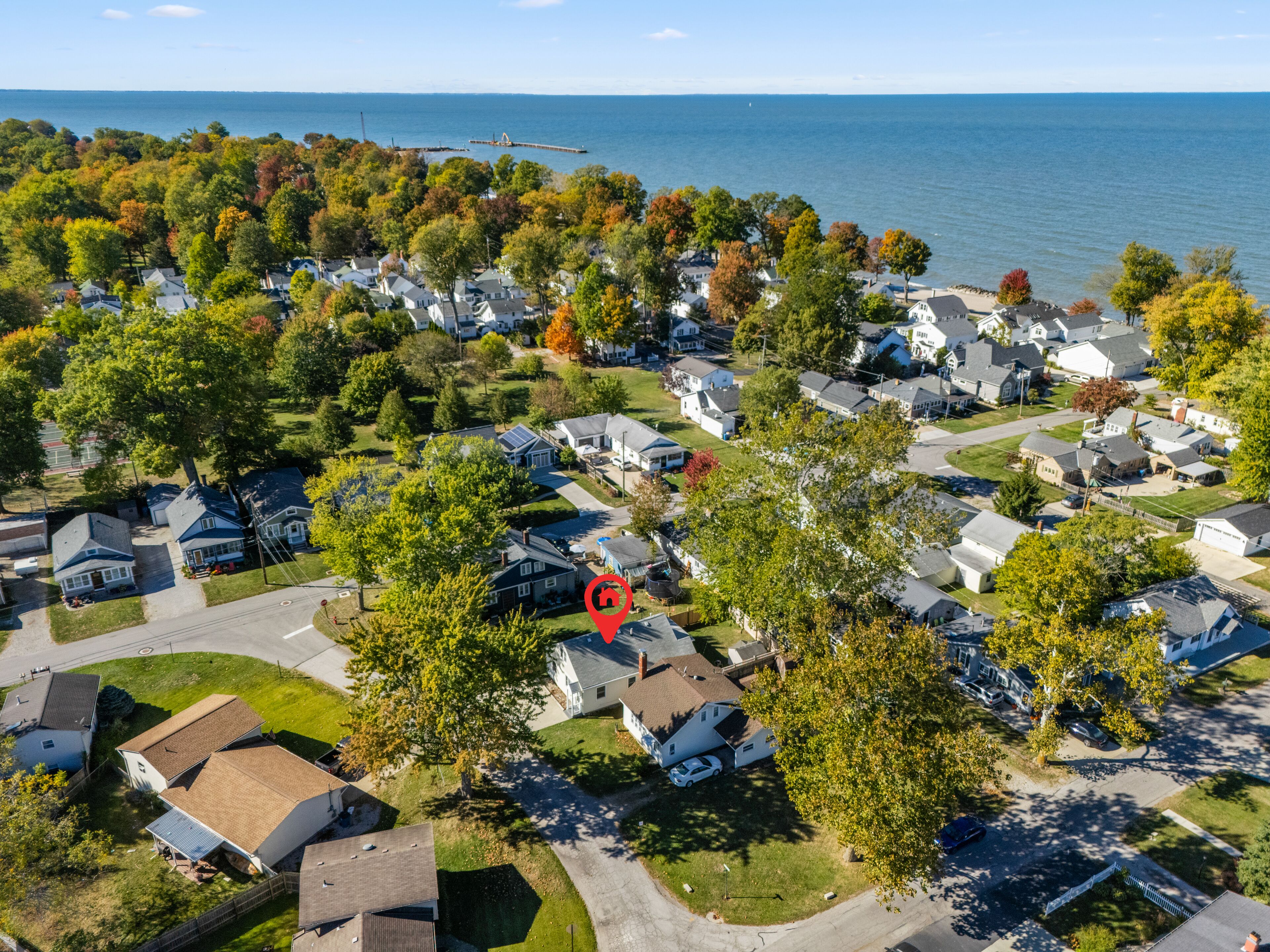 1 1/2 blocks to beach & 7 minute walk to  downtown Vermilion