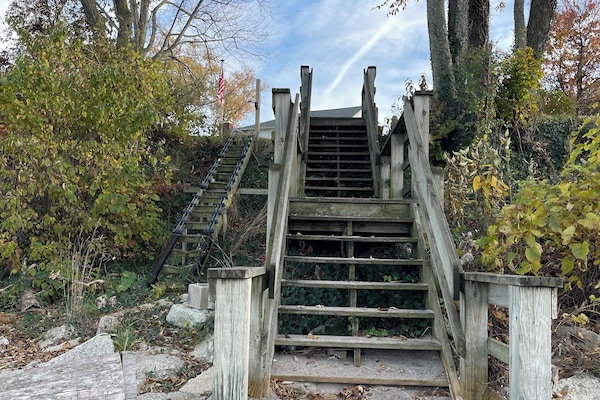 Steps leading from the street down to the beach