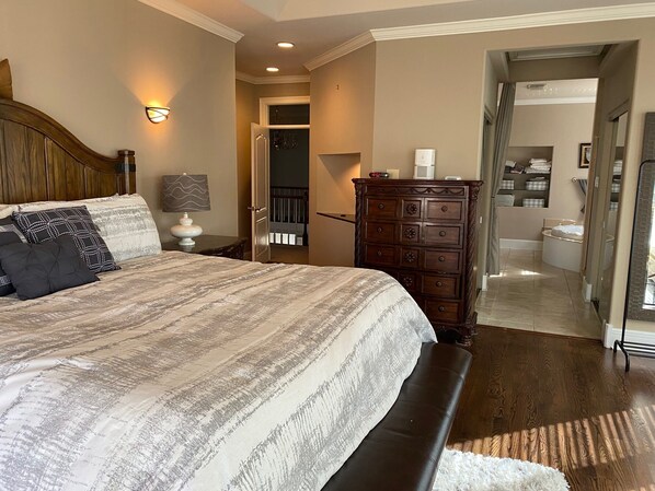 5 bedrooms, desk, iron/ironing board, WiFi - Bayou canal spacious 5-bedrm house, 1 acre Slidell, AC, WiFi (Slidell)