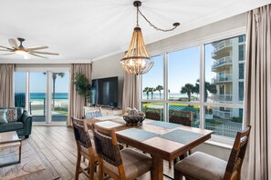Dining - Gulf-front 1 BR breathaking  view, easy access, spring deals & summer ready (Destin)