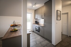 Fridge, oven, stovetop, dishwasher