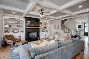 Smart TV, fireplace, books, stereo