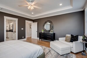 5 bedrooms, desk, iron/ironing board, free WiFi