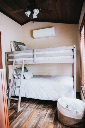 2 bedrooms, WiFi, bed sheets
