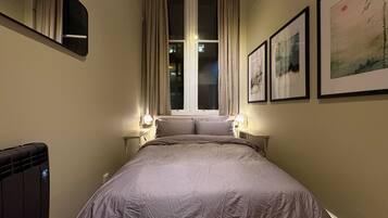 1 bedroom, iron/ironing board, travel cot, WiFi