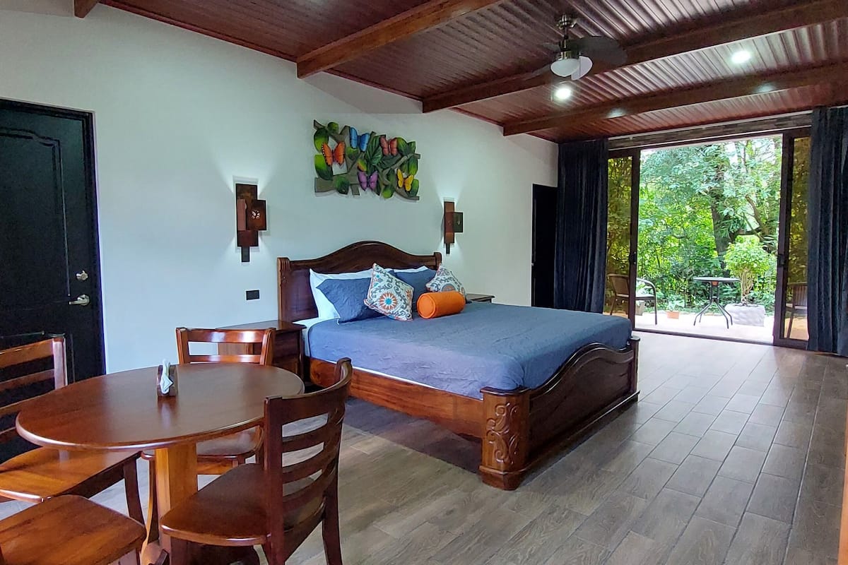 1 bedroom, desk, laptop workspace, free WiFi