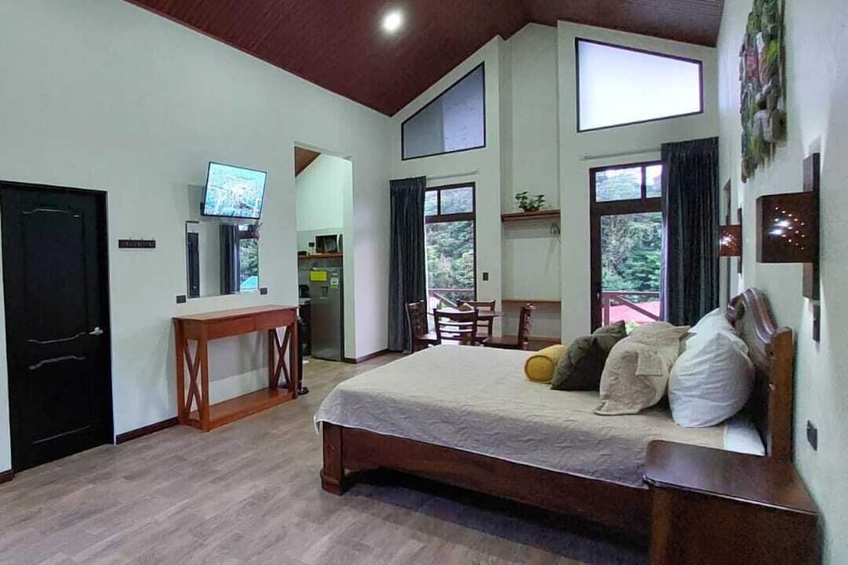 1 bedroom, desk, laptop workspace, free WiFi