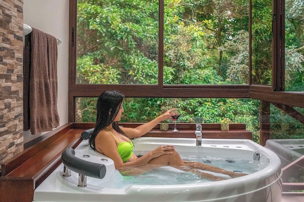 Deluxe Suite, Balcony, Garden View | Private spa tub - Cabañas el Refugio Verde Monteverde (Monteverde)
