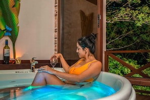 Premium Suite, Balcony, Mountain View | Private spa tub - Cabañas el Refugio Verde Monteverde (Monteverde)
