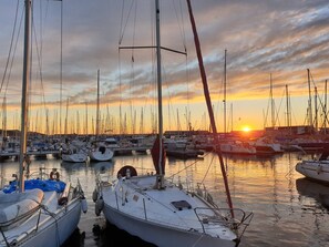 Marina - Beach Front, Sea Views - Fist Line Entire Flat 3bedrooms- 2.5 bath (Vilanova i la Geltrú)