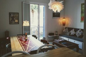 Interior - Beach Front, Sea Views - Fist Line Entire Flat 3bedrooms- 2.5 bath (Vilanova i la Geltrú)