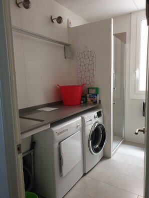 Interior - Beach Front, Sea Views - Fist Line Entire Flat 3bedrooms- 2.5 bath (Vilanova i la Geltrú)