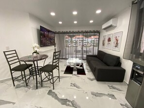 TV - The Sapphire Suite DR (Sosúa)