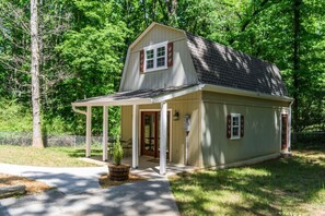 Exterior - New Listing! Downtown Getaway-Minutes to Dahlonega (Dahlonega)
