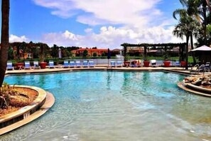 Piscine extérieure, piscine chauffée