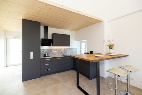 Fridge, stovetop, dishwasher, coffee/tea maker. Mühlenhof Franken