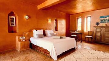 7 quartos, ferros/tábuas de passar roupa, Wi-Fi, roupa de cama