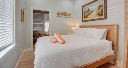 Holly's Hideaway - Truman @ Duval | Charming Hideaway Near Duval!