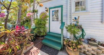 Holly's Hideaway - Truman @ Duval | Two-Bedroom Prime Location!