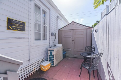 Truman @ Duval - Unit E | Cozy Getaway in the Heart of Key West