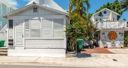 Scott's Cottage - Truman @ Duval | Perfect Location! Ideal for Solos &Couples