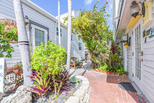 Scott's Cottage - Truman @ Duval | Perfect Spot in Old Town Key West!