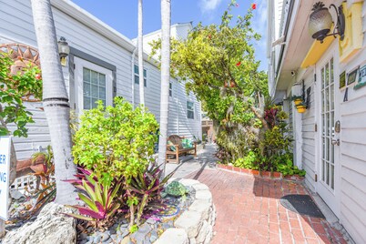 Scott's Cottage - Truman @ Duval | Perfect Spot in Old Town Key West!