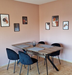 Dining - Convenient and ideal for Frankfurt Airport, Darmstadt, Mainz and Wiesbaden (Mörfelden-Walldorf)