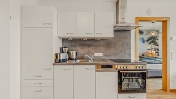 Køleskab, ovn, kogeplade, opvaskemaskine