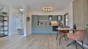 Kühlschrank, Ofen, Herdplatte, Geschirrspüler