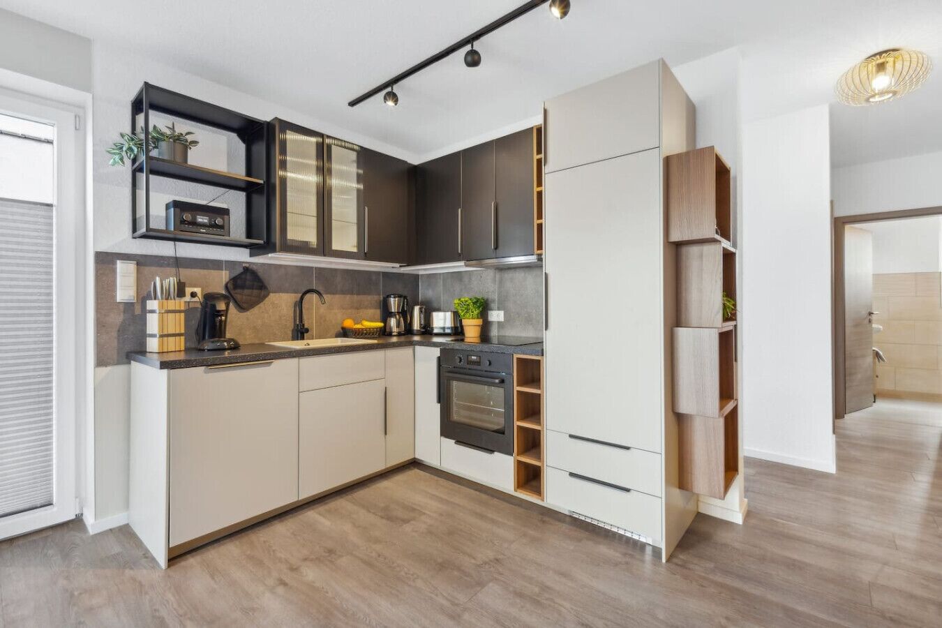 Kylskåp, ugn, spishäll och diskmaskin