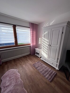 Interior - Bright apartment (110 m²) with balcony, 2 bedrooms, 2 bathrooms for 4-6 people (Engelsbrand)