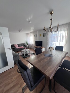 Interior - Bright apartment (110 m²) with balcony, 2 bedrooms, 2 bathrooms for 4-6 people (Engelsbrand)