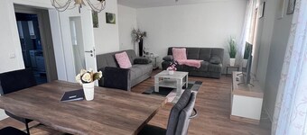 Bright apartment (110 mÂČ) with balcony, 2 bedrooms, 2 bathrooms for 4-6 people