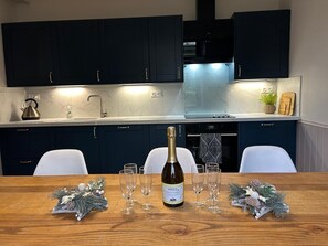 Dining - Wonderful detached house in centre of Luchon 200m from Gondola, private parking! (Bagnères-de-Luchon)