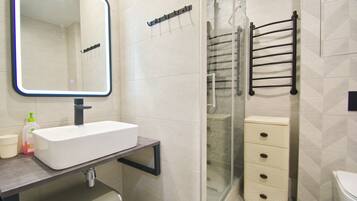 Comfort Apartment, Balcony, Courtyard View | Bathroom