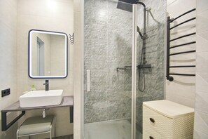 Comfort Apartment, Balcony, Courtyard View | Bathroom - Aparton.by - Makaenka 12G-1x6 str. (Minsk)