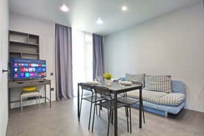 Apartamento Confort, balcón, vistas al patio | Zona de estar