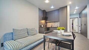 Comfort Apartment, Balcony, Courtyard View | Living area