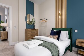 3 chambres, fer et planche à repasser, lit de bébé portatif, Wi-Fi