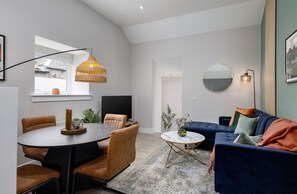 Interior - Highland Hideaway: Modern Comfort in Historic Area (Stirling)