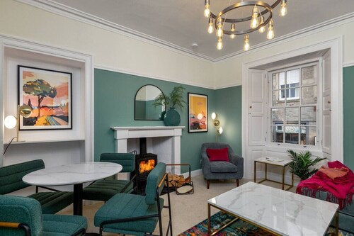 Charming & Cosy: Your Cambusbarron Getaway