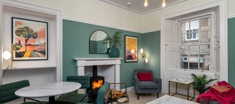 Charming & Cosy: Your Cambusbarron Getaway